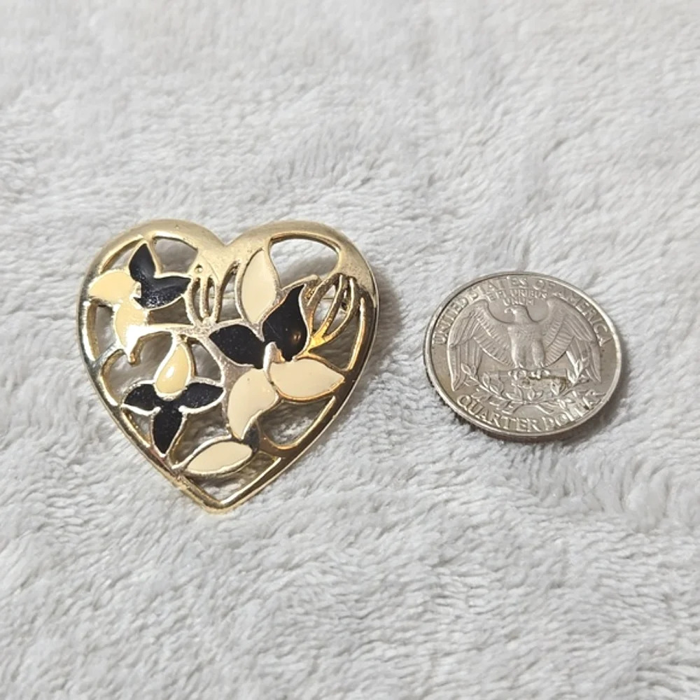 #437 VINTAGE Heart gold tone brooch - Picture 3 of 5